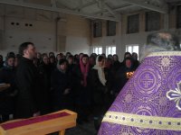 01.04.12 Архииерейское служение в 34-й  женской колонии в г. Днепродзержинске