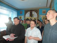 Божественная литургия в колонии-поселении №133