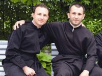 УХОДЯ, ОН ВСЕМ  СКАЗАЛ, ЧТО ЛЮБИТ